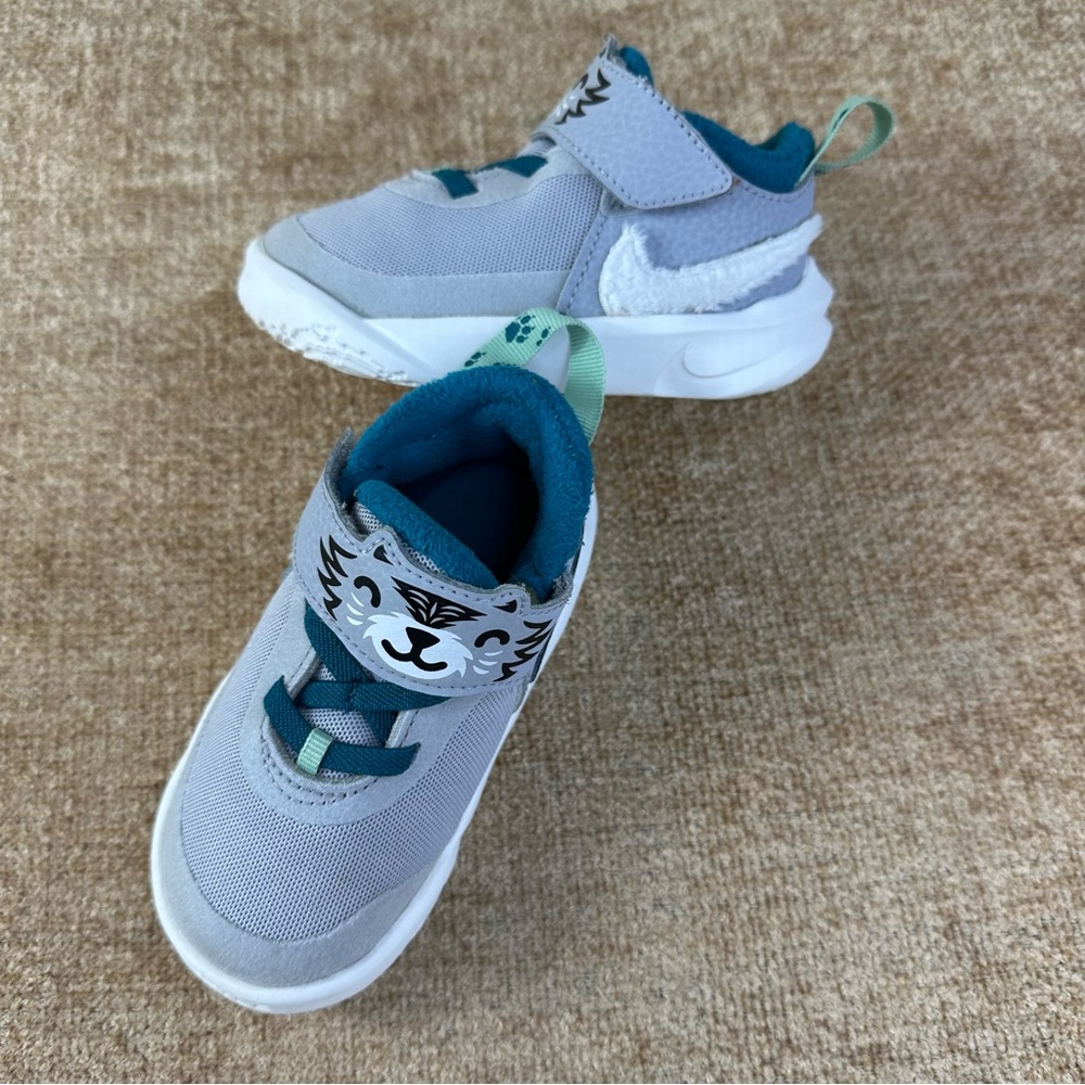 Nike Team Hustle D 10 Lil TD Grey/ Green Sneakers Size 7C Unisex